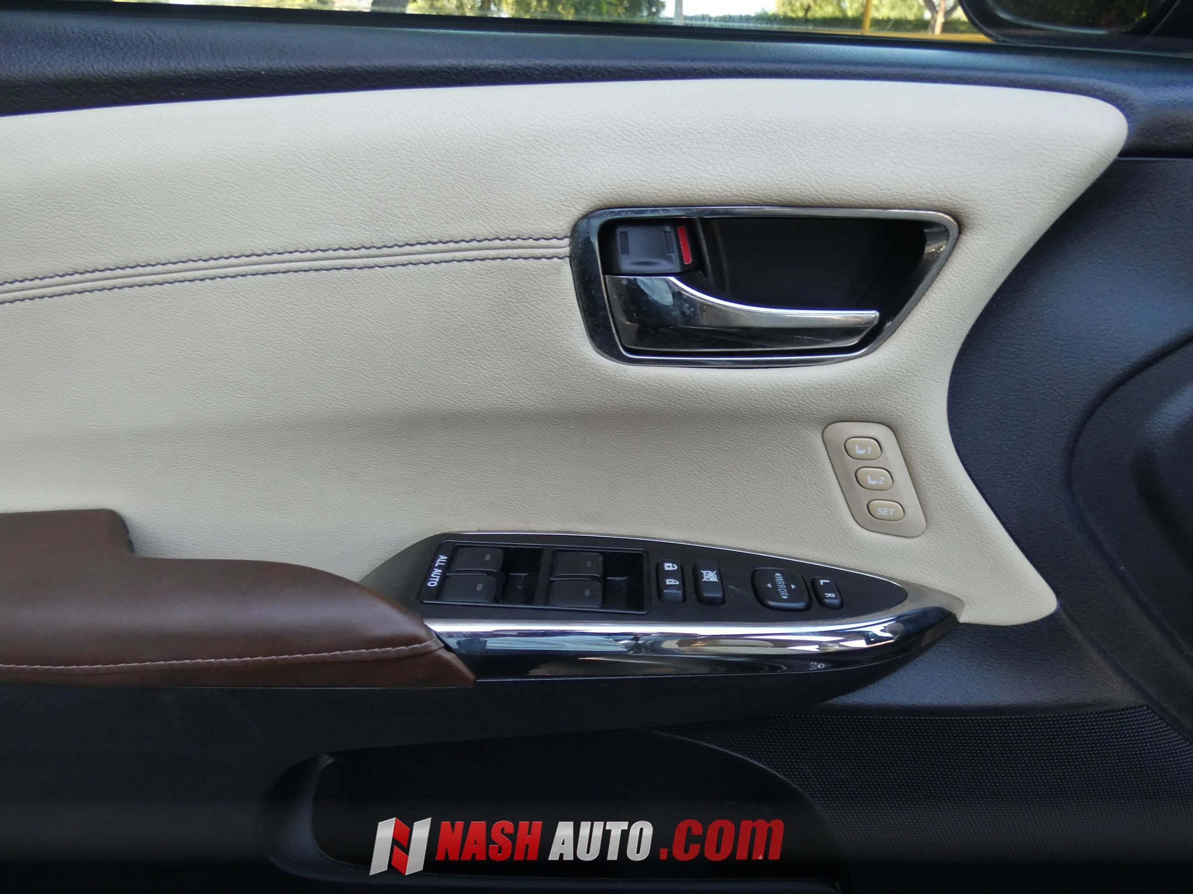 Used 2013 Toyota Avalon Limited FWD image 50