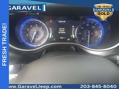 Used 2022 Chrysler Pacifica Touring-L FWD image 7