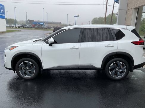 Used 2026 Nissan Rogue SV AWD/4WD image 8