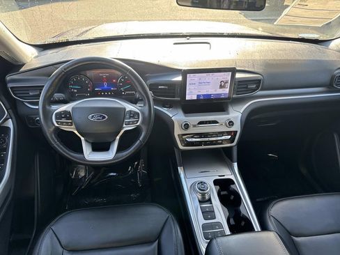 Used 2022 Ford Explorer XLT w/ Equipment Group 202A image 10