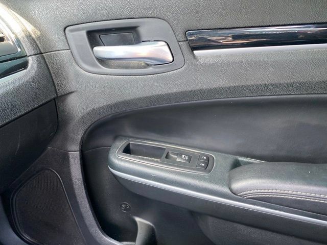 Used 2023 Chrysler 300 S w/ Comfort Group RWD image 19