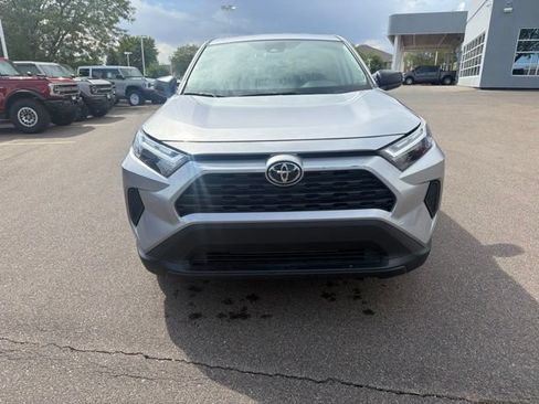 Used 2025 Toyota RAV4 LE AWD/4WD image 3