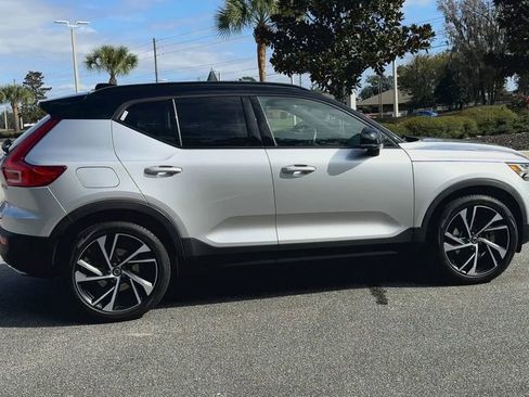 Used 2019 Volvo XC40 T5 R-Design image 10