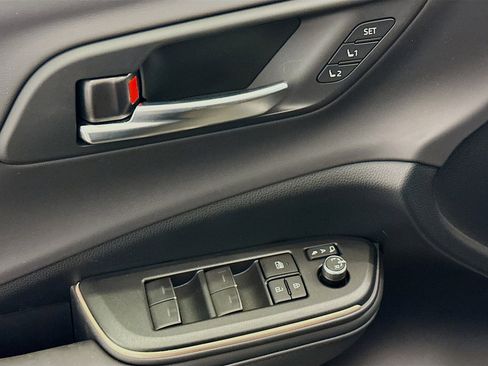 Used 2023 Toyota Crown Platinum image 15