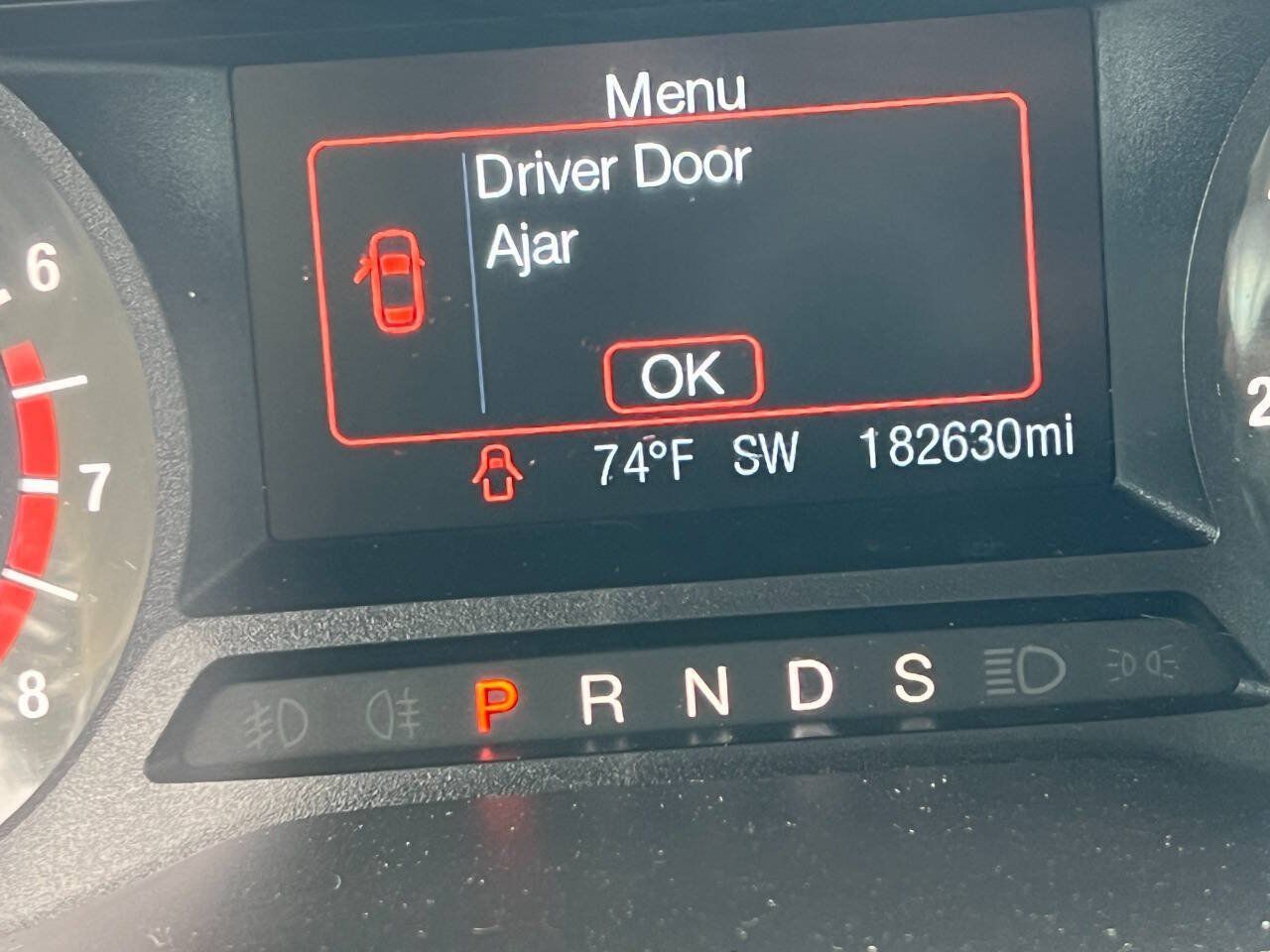 Used 2017 Ford Fusion SE FWD image 2