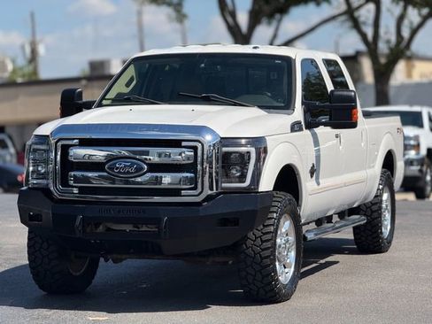 Used 2011 Ford F250 Lariat w/ Lariat Interior Pkg image 3