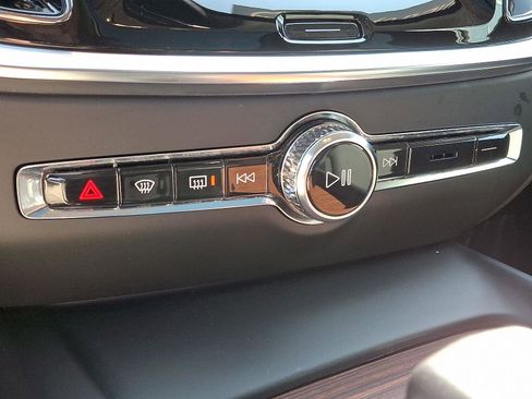 Certified 2023 Volvo V60 B5 Cross Country Plus image 16