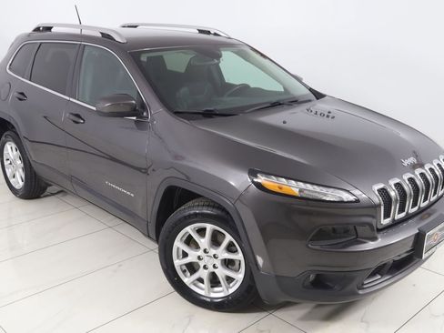 Used 2018 Jeep Cherokee Latitude Plus w/ Cold Weather Group image 14