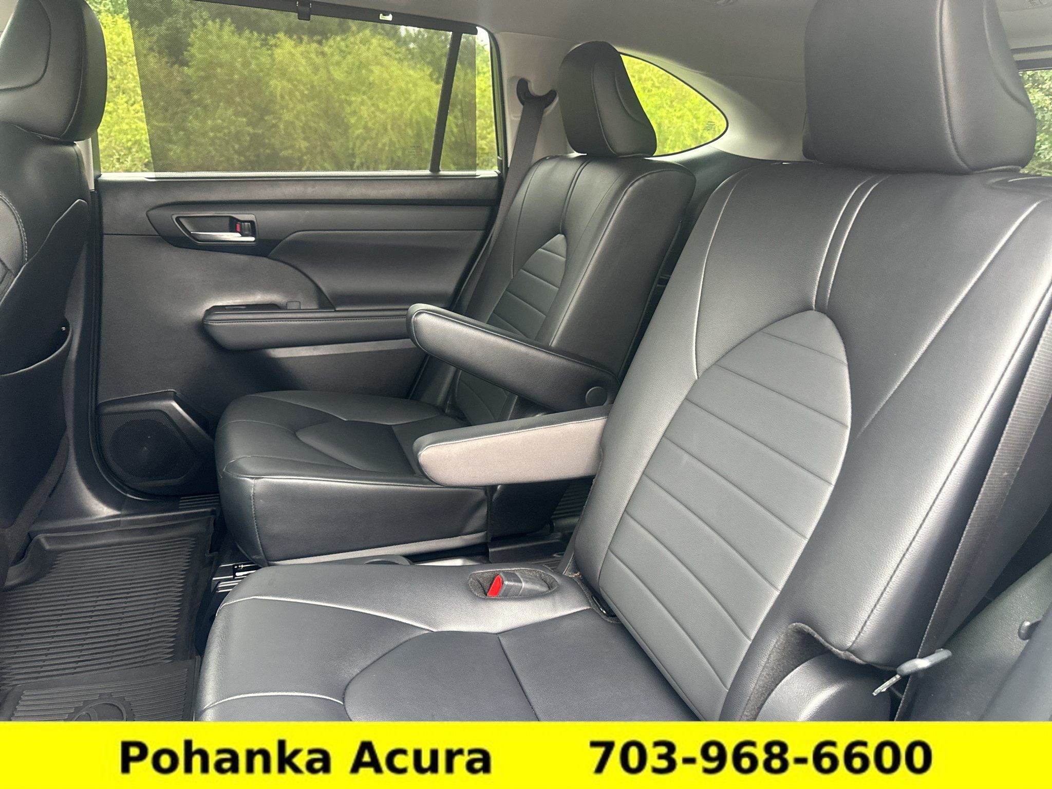 Used 2024 Toyota Highlander XLE AWD/4WD image 30