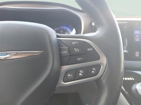 Used 2017 Chrysler Pacifica Touring-L Plus w/ Advanced Safetytec Group image 28