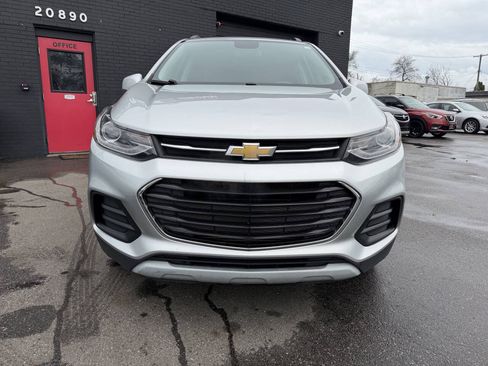 Used 2017 Chevrolet Trax LT w/ LT Convenience Package AWD/4WD image 2
