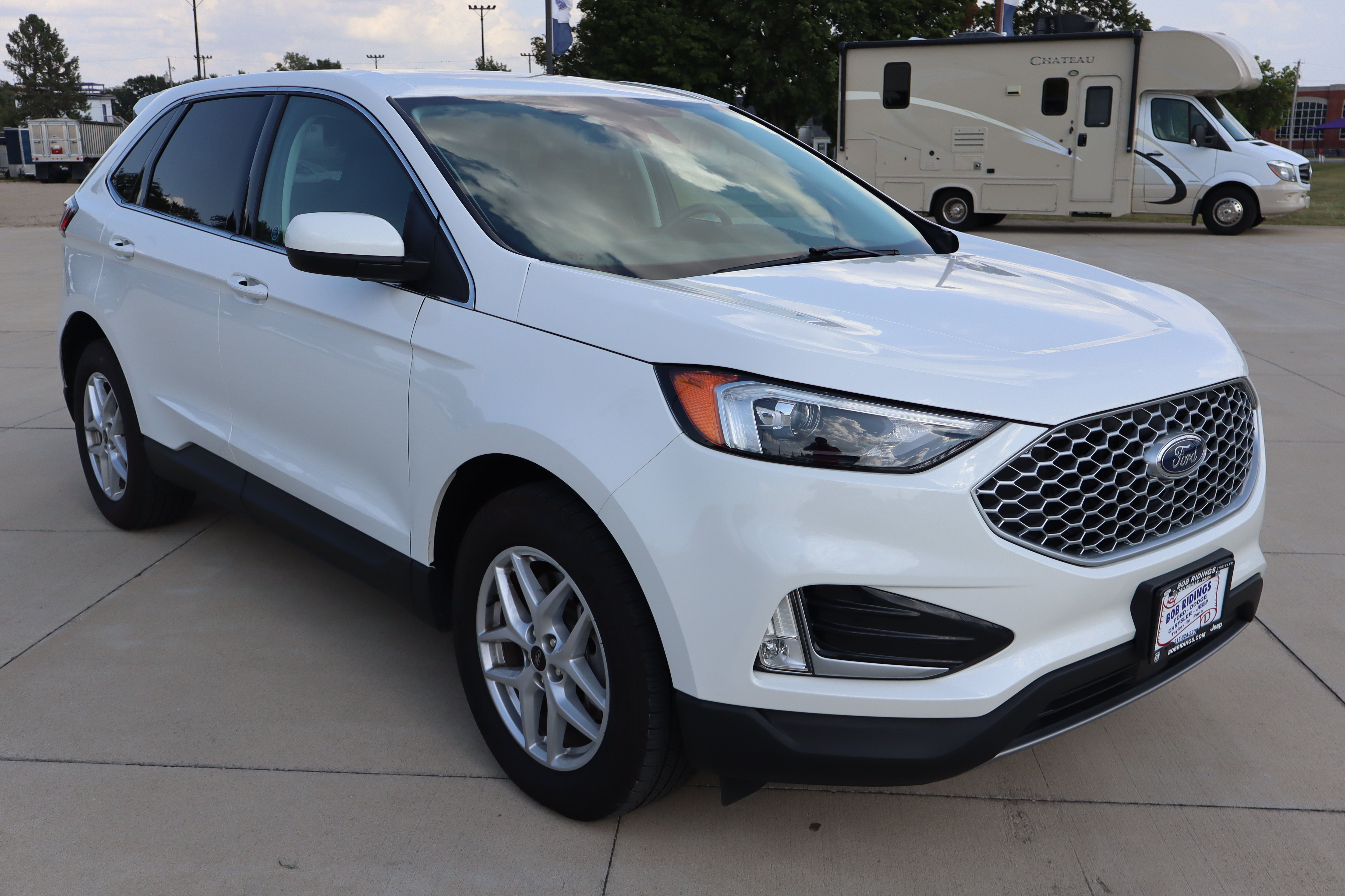 Used 2024 Ford Edge SEL w/ Convenience Package AWD/4WD image 3