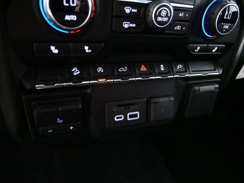 Certified 2020 Chevrolet Silverado 1500 LT w/ All-Star Edition AWD/4WD image 29
