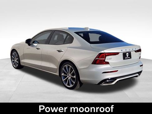 Certified 2021 Volvo S60 T5 Momentum w/ Premium Package image 7