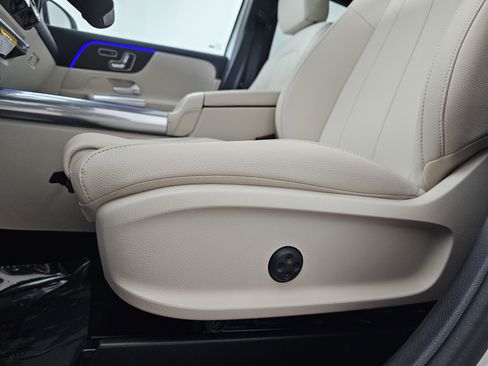 New 2026 Mercedes-Benz GLA 250 4MATIC image 9