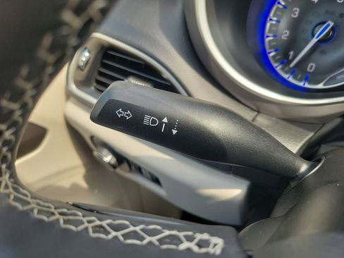 Used 2023 Chrysler Pacifica Touring-L FWD image 18