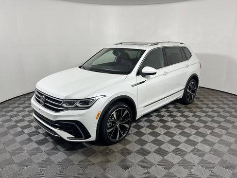 Used 2024 Volkswagen Tiguan SEL R-Line AWD/4WD image 9