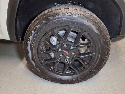 New 2026 GMC Canyon AT4 w/ AT4 Premium Package AWD/4WD image 5