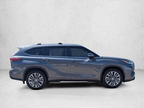 Used 2021 Toyota Highlander Platinum AWD/4WD image 4
