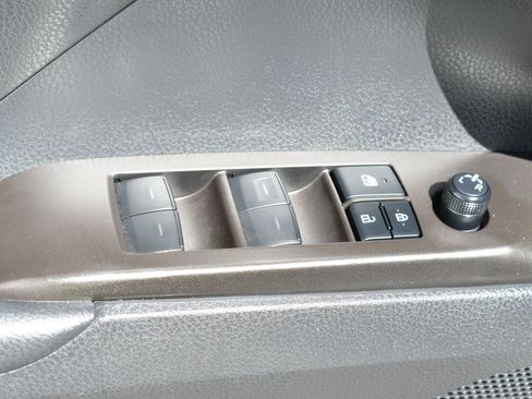 Used 2022 Toyota Camry SE FWD image 12