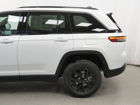 New 2026 Jeep Grand Cherokee Altitude AWD/4WD image 15