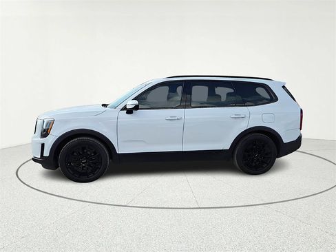 Used 2022 Kia Telluride SX w/ SX Prestige Package image 3