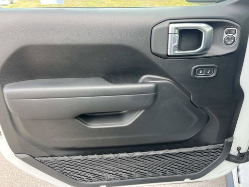 Used 2022 Jeep Wrangler Unlimited Sport image 15