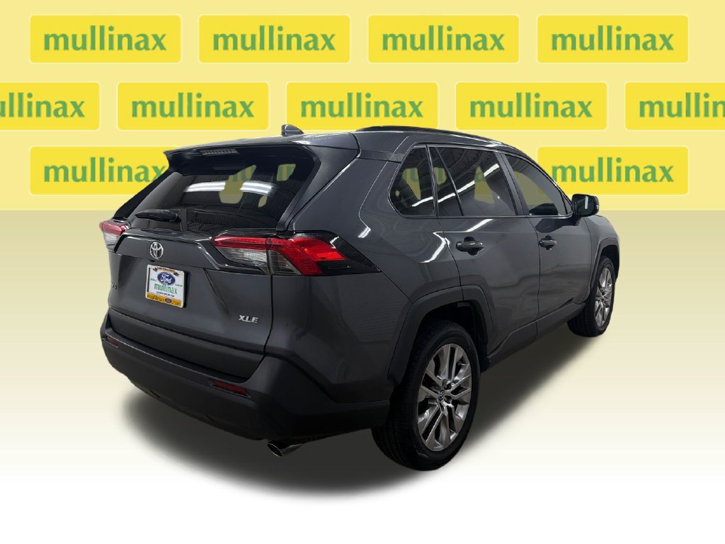 Used 2021 Toyota RAV4 XLE Premium FWD image 3