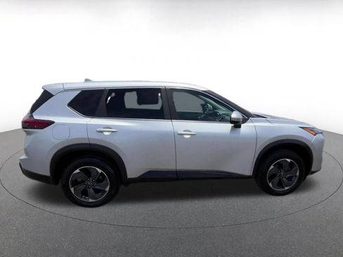 Used 2025 Nissan Rogue SV FWD image 16
