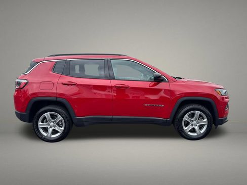 Used 2024 Jeep Compass Latitude AWD/4WD image 6