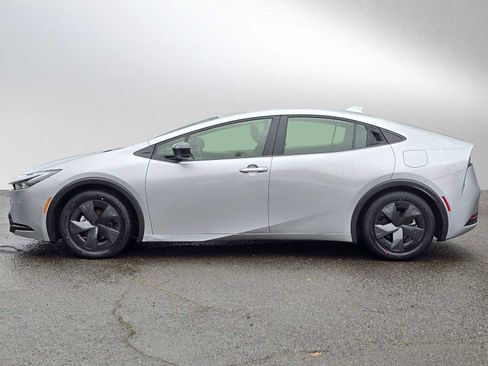 Used 2024 Toyota Prius LE image 6