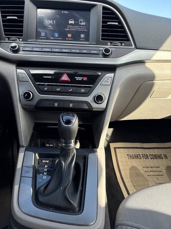 Used 2017 Hyundai Elantra SE FWD image 21