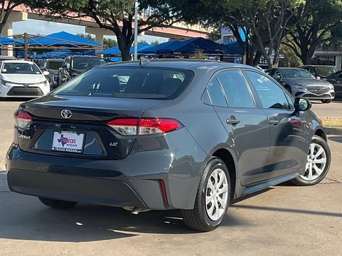 Used 2025 Toyota Corolla LE FWD image 4