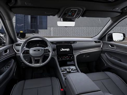 New 2025 Jeep Grand Cherokee Overland w/ Luxury Tech Group IV AWD/4WD image 14