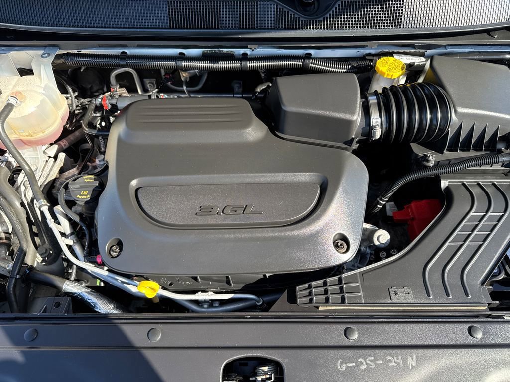 Used 2024 Chrysler Pacifica Touring-L FWD image 36