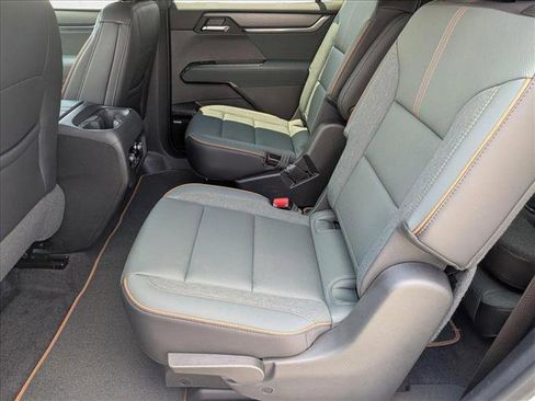 New 2025 GMC Acadia AT4 AWD/4WD image 18
