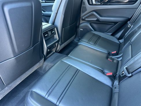 Certified 2022 Porsche Cayenne AWD/4WD image 13