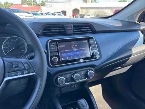 Used 2025 Nissan Versa SV FWD image 17