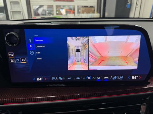 Used 2024 Chevrolet Traverse RS image 34