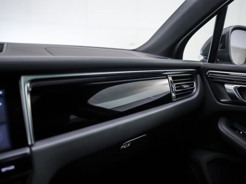 Used 2024 Porsche Macan Turbo image 25