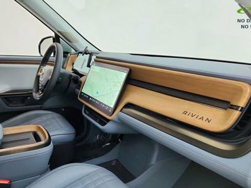 Used 2025 Rivian R1T Premium AWD/4WD image 21
