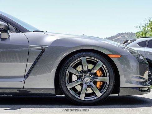 Used 2011 Nissan GT-R Premium AWD/4WD image 11