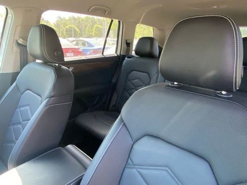 Used 2025 Volkswagen Atlas SE image 12