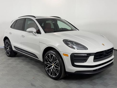 Certified 2026 Porsche Macan AWD/4WD image 9