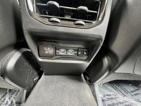 Used 2023 Jeep Grand Cherokee Limited AWD/4WD image 32