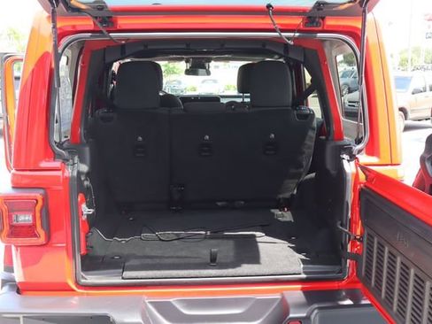 Used 2025 Jeep Wrangler Unlimited Sahara AWD/4WD image 21