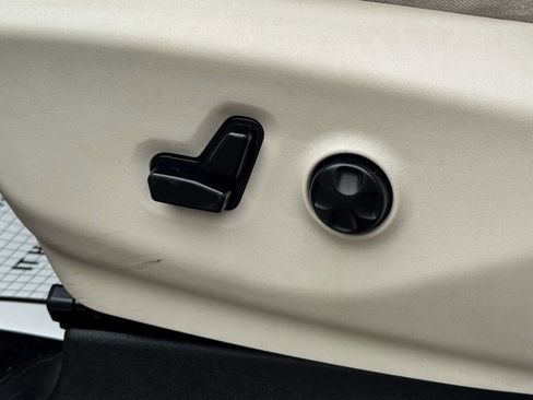 Used 2019 Chrysler Pacifica Touring-L image 22