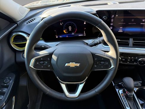 Used 2024 Chevrolet Trax LT w/ Driver Confidence Package image 11