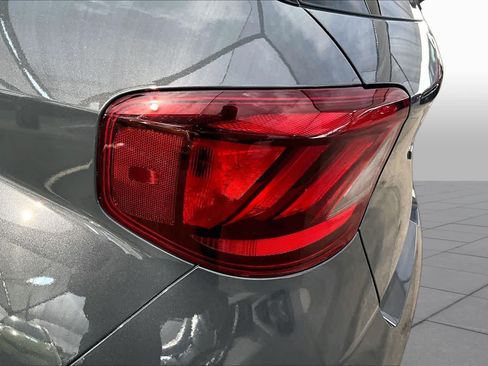 Used 2025 Hyundai Venue SEL FWD image 29