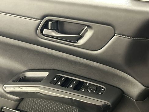 Used 2024 Nissan Pathfinder SV image 18